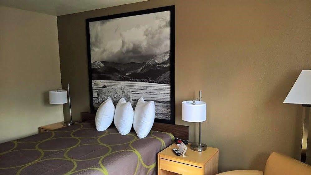 Super 8 By Wyndham Dillon Motel Luaran gambar