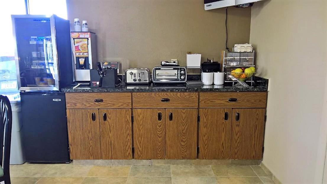 Super 8 By Wyndham Dillon Motel Luaran gambar